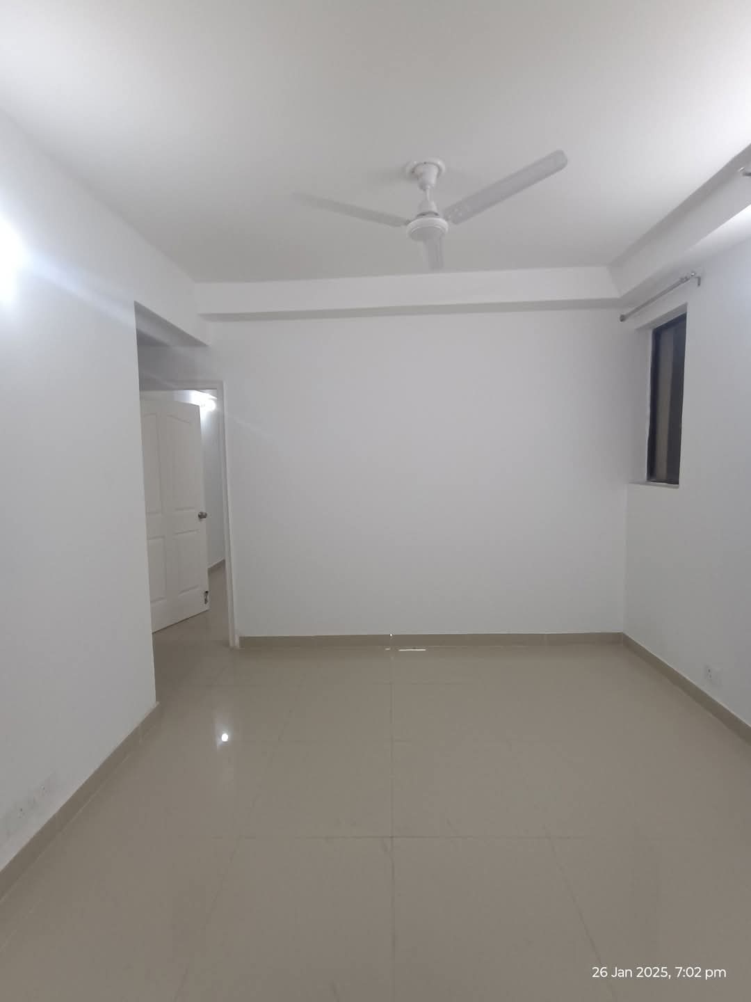 RG Luxury Homes : 3 BHK Semi-Furnished Flat for Rent in Sector 16B, Noida Extension