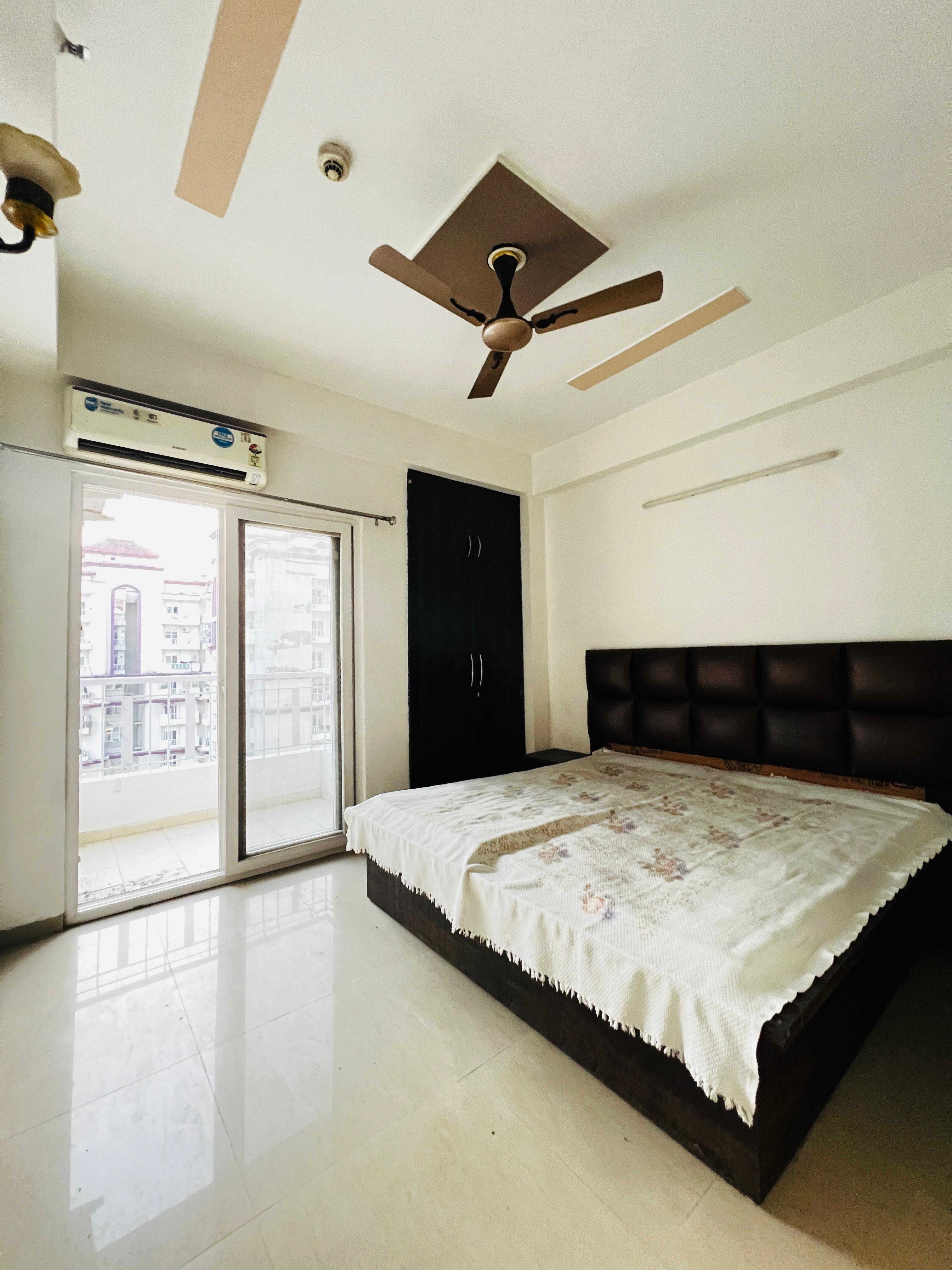 Samridhi Grand Avenue : 3 BHK Flat Flat for sale in Techzone IV, Greater Noida West