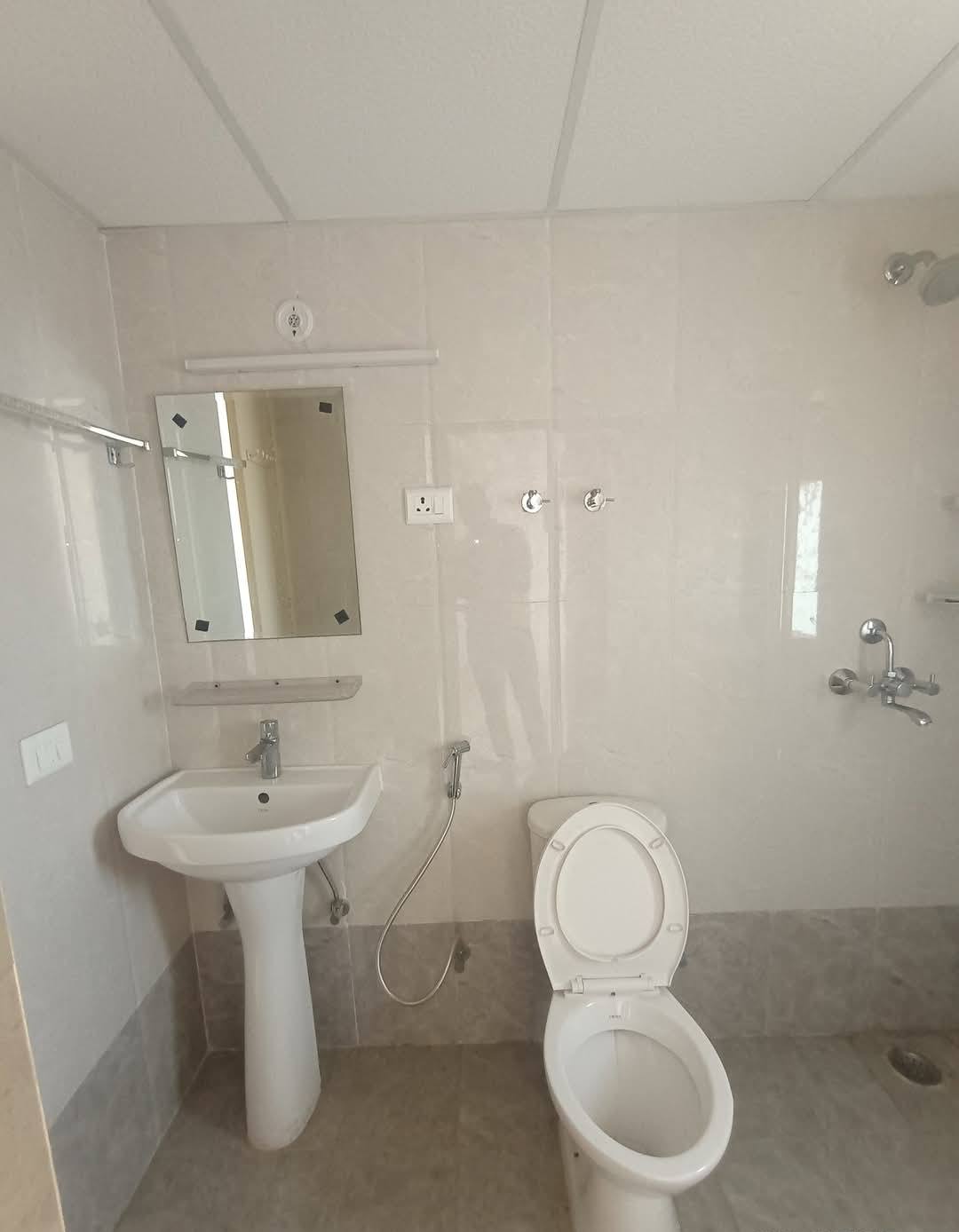 Saviour GreenArch.: 3 BHK Semi Furnished Flat for rent in TechZone 4, Noida Extension