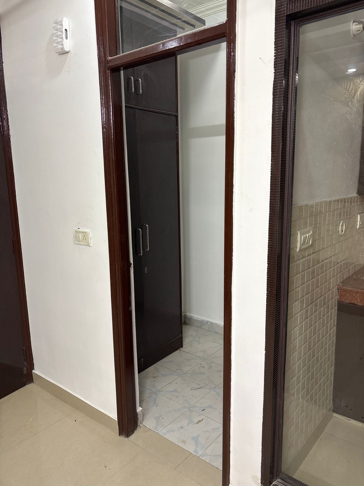 Sector 13, Vasundhara, Ghaziabad : 1BHK Semi Furnished Flat For Rent in Vasundhara, Ghaziabad
