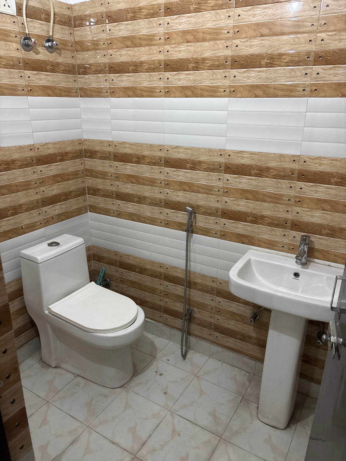 Sector 13, Vasundhara, Ghaziabad : 1BHK Semi Furnished Flat For Rent in Vasundhara, Ghaziabad