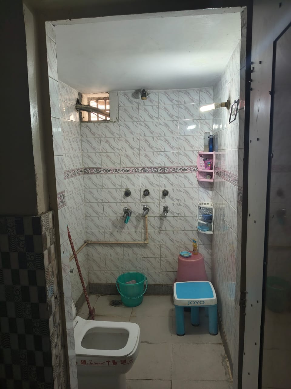 Sector 11, Vasundhara, Ghaziabad : 2 BHK Semi Furnished House For Rent in Vasundhara, Ghaziabad