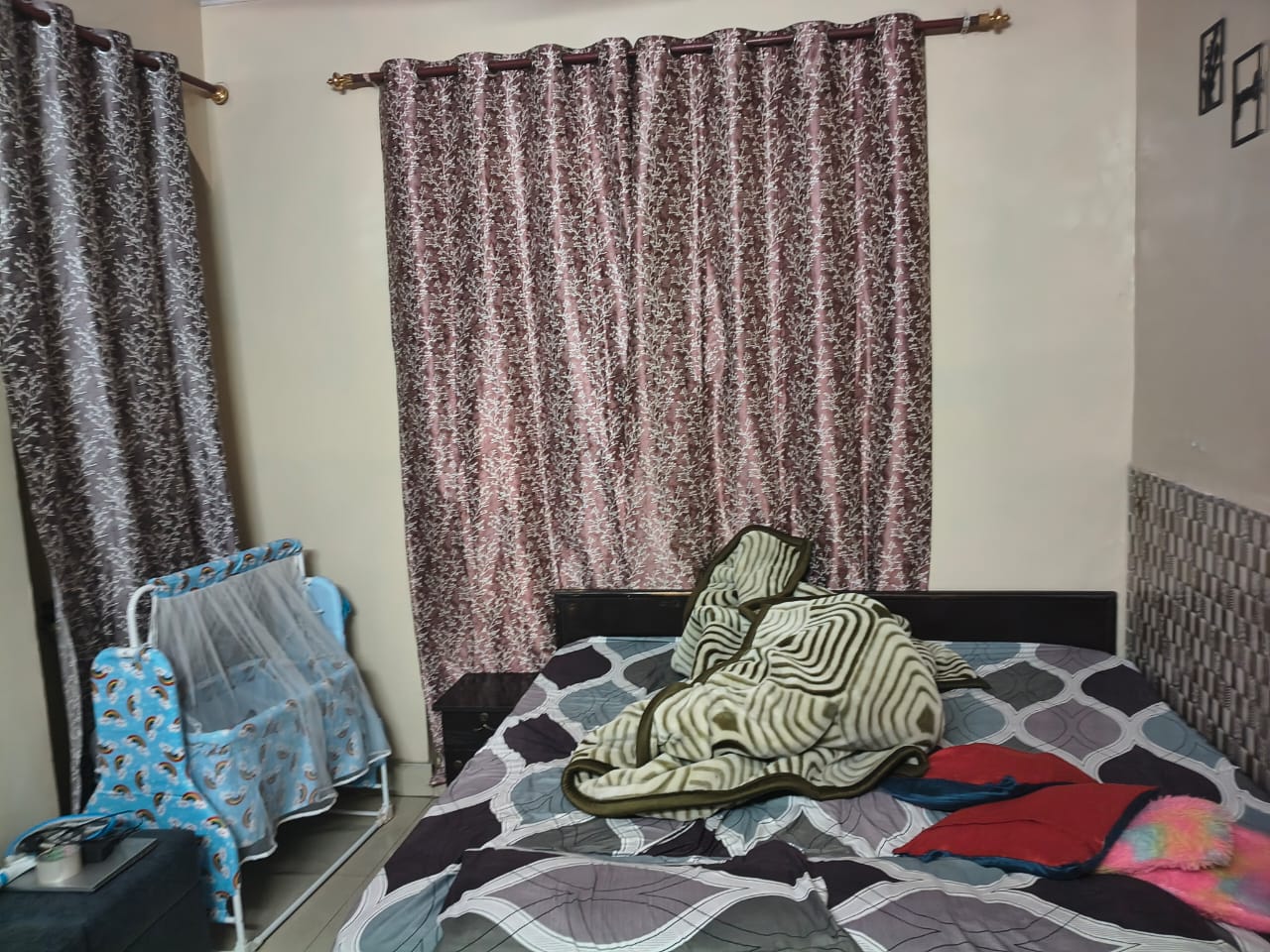 Sector 11, Vasundhara, Ghaziabad : 2 BHK Semi Furnished House For Rent in Vasundhara, Ghaziabad