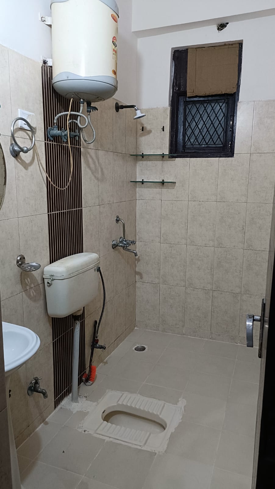 Niti Khand 1 : 2BHK Semi Furnished Flat For Rent in Indirapuram