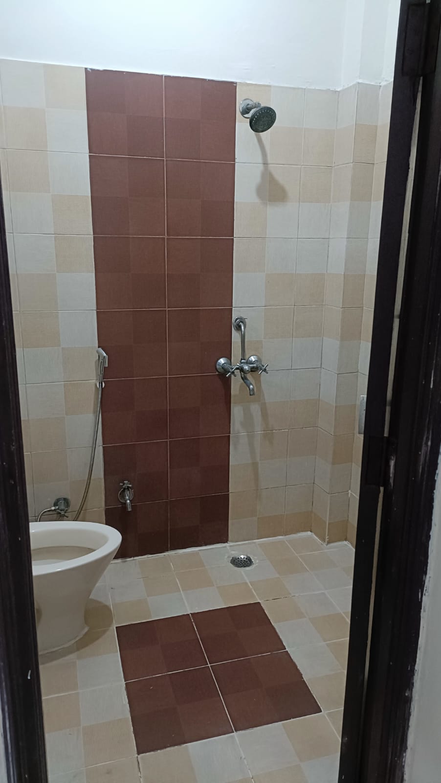 Niti Khand 1 : 2BHK Semi Furnished Flat For Rent in Indirapuram