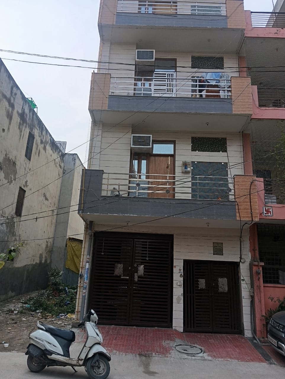 Sadbhawna Enclave : 2 BHK Semi Furnished House For Sell in Vasundhara, Ghaziabad