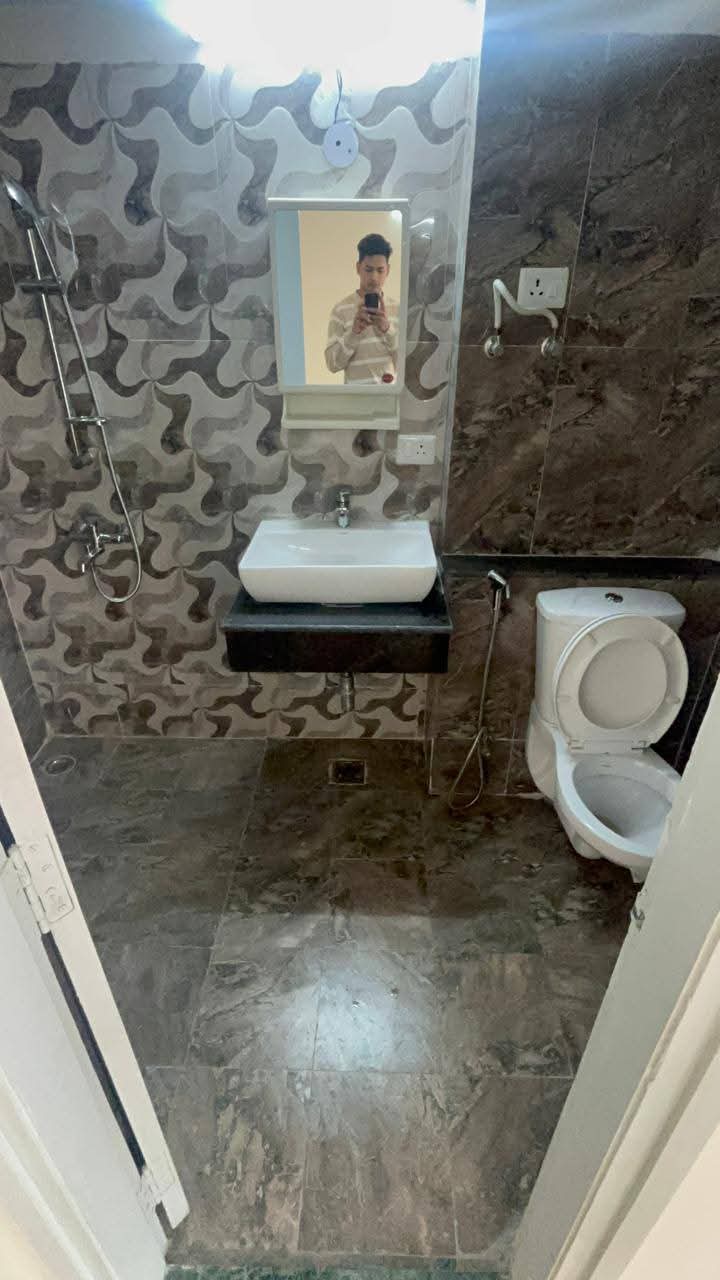 Shri Radha Sky Gardens : 2 BHK Semi Furnished Flat for rent in Sector 16B, Noida Extension