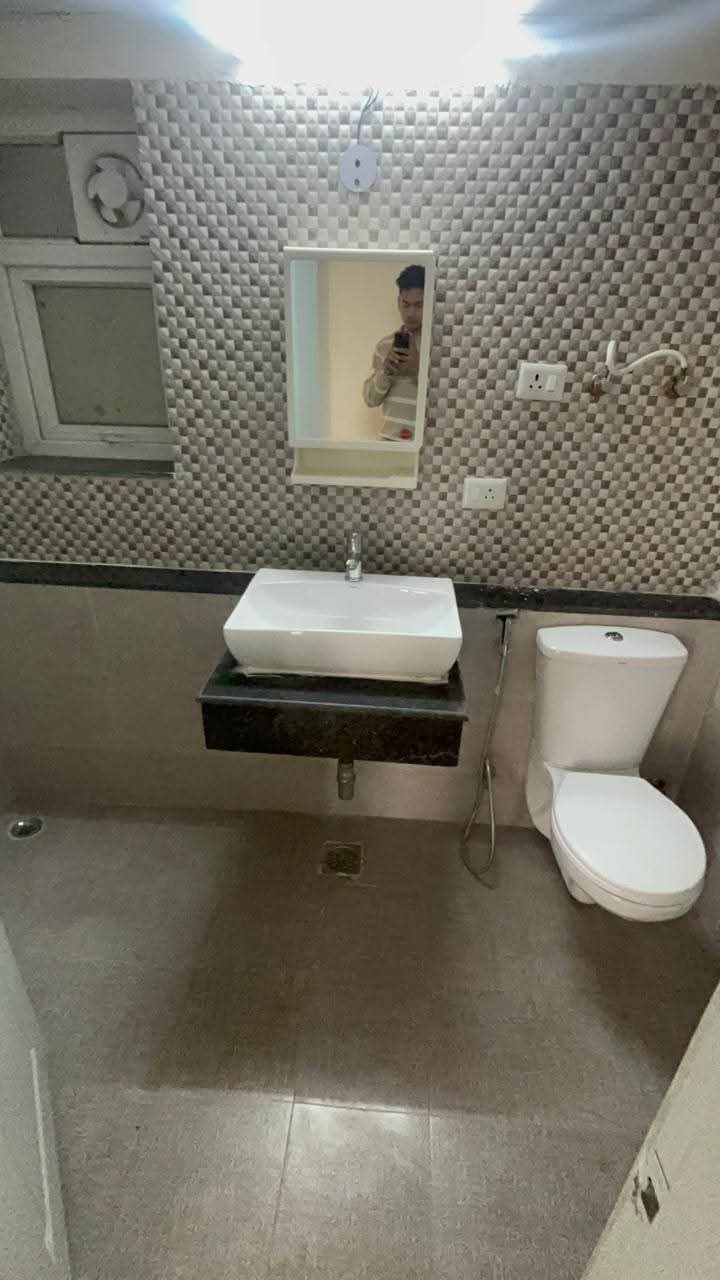 Shri Radha Sky Gardens : 2 BHK Semi Furnished Flat for rent in Sector 16B, Noida Extension
