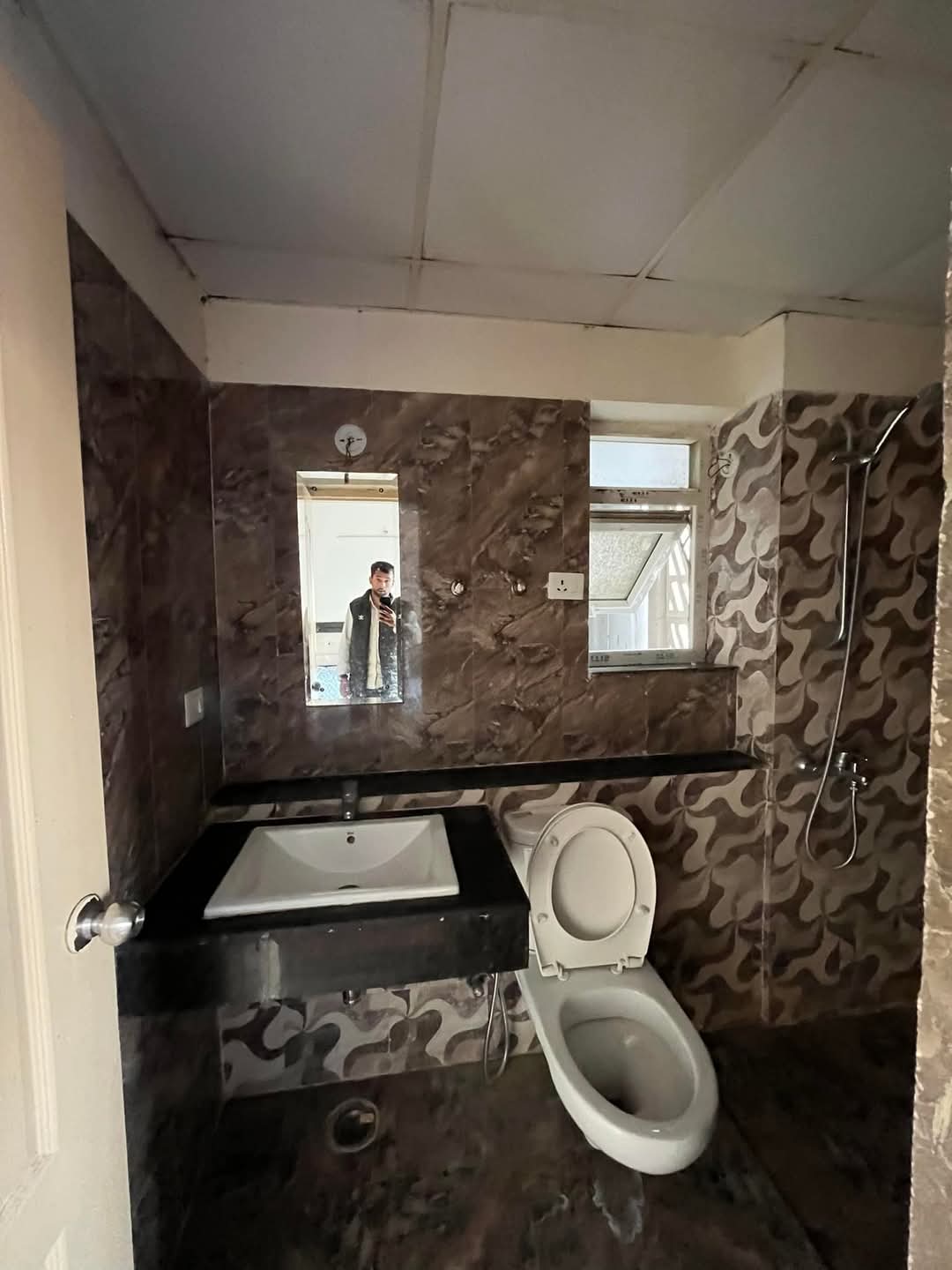Shri Radha Sky Gardens : 3 BHK Furnished Flat for rent in Sector 16B, Noida Extension