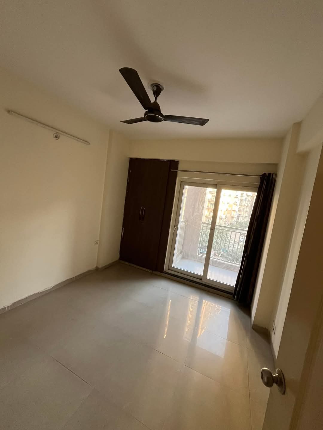 Shri Radha Sky Gardens : 3 BHK Furnished Flat for rent in Sector 16B, Noida Extension