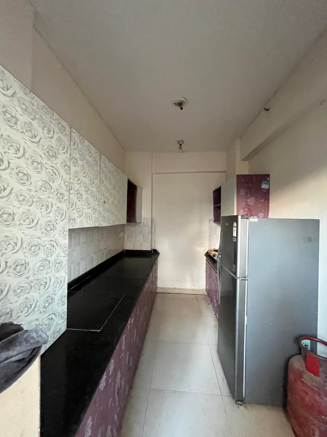 Shri Radha Sky Gardens : 3 BHK Furnished Flat for rent in Sector 16B, Noida Extension