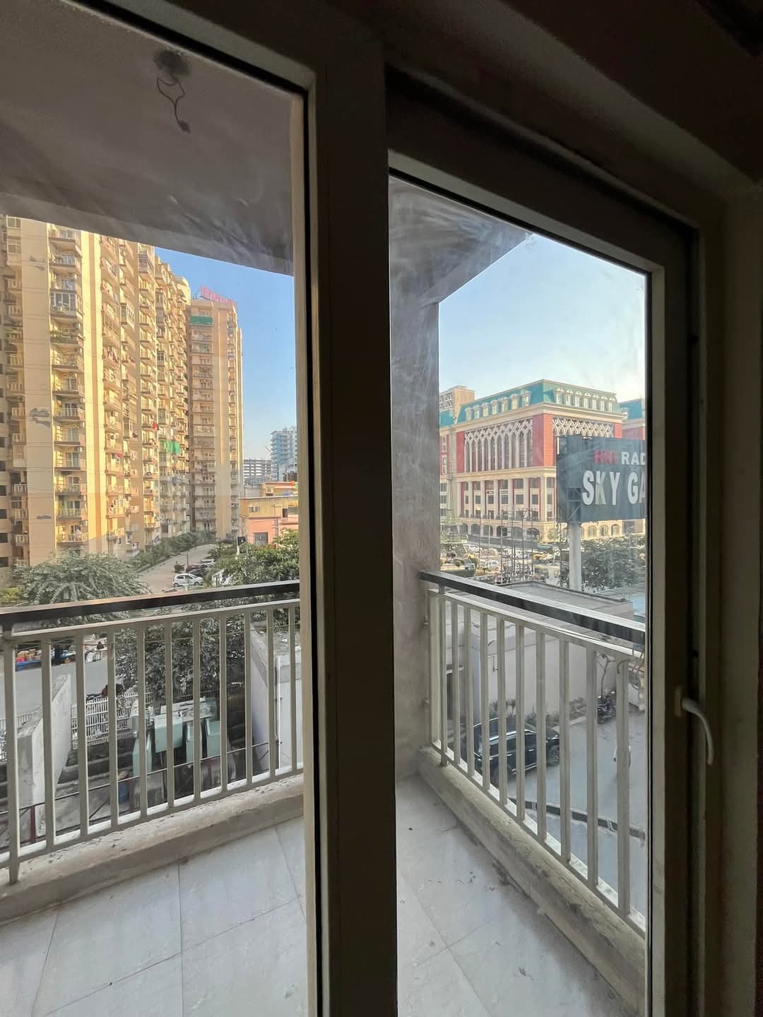 Shri Radha Sky Gardens : 3 BHK Furnished Flat for rent in Sector 16B, Noida Extension