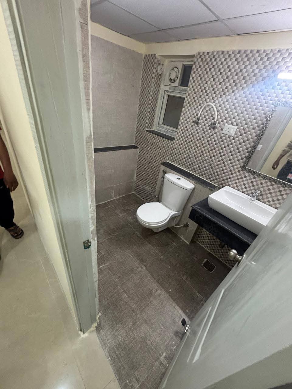 Shri Radha Sky Gardens : 3 BHK Semi Furnished Flat for rent in Sector 16B, Noida Extension