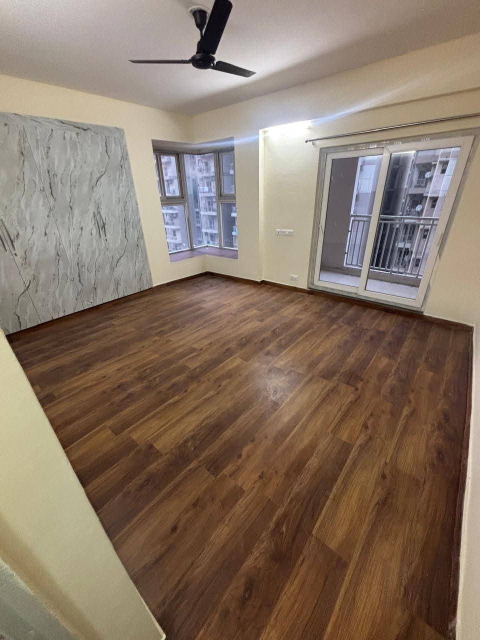Shri Radha Sky Gardens : 3 BHK Semi Furnished Flat for rent in Sector 16B, Noida Extension