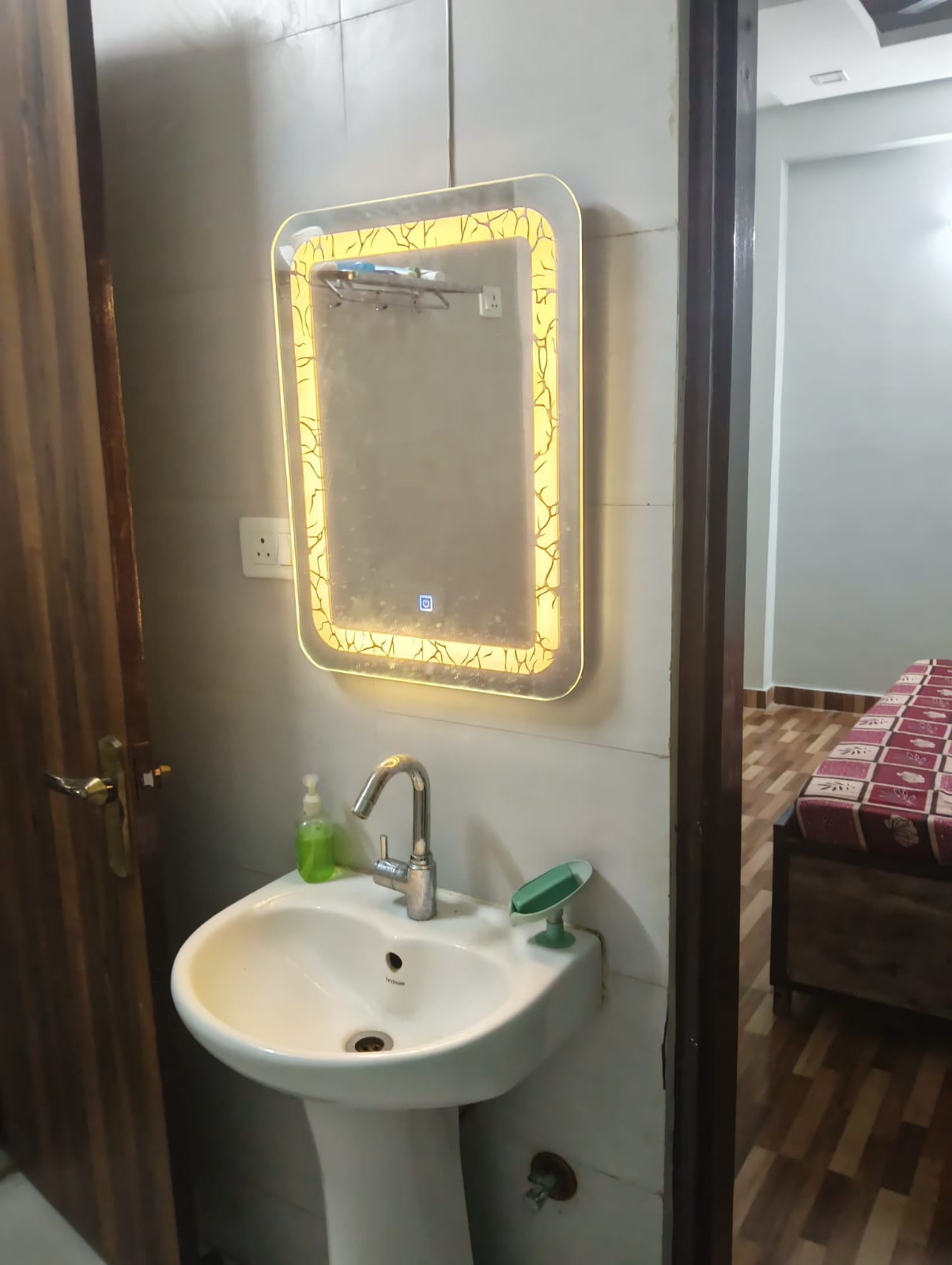 Sindhuja Green : 2 BHK Fully Furnished Builder Floor For Rent in Sector 10, Noida Extension