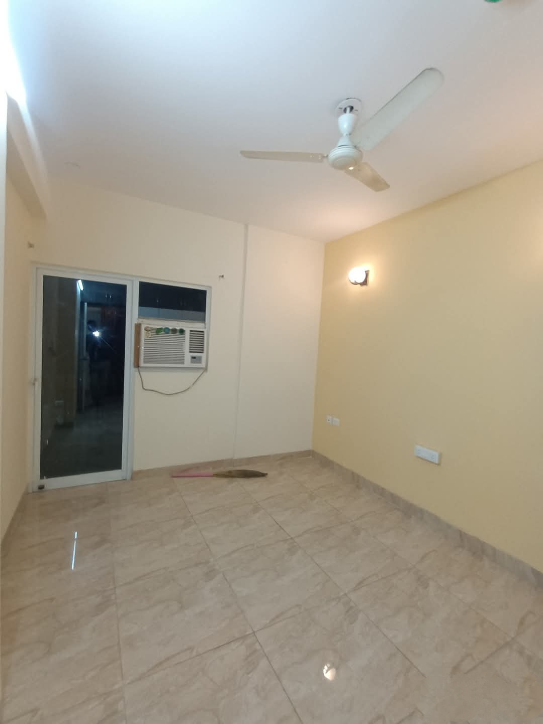 SKA Greenarch : 3 BHK Semi Furnished Flat for rent in Sector 16B, Noida Extension