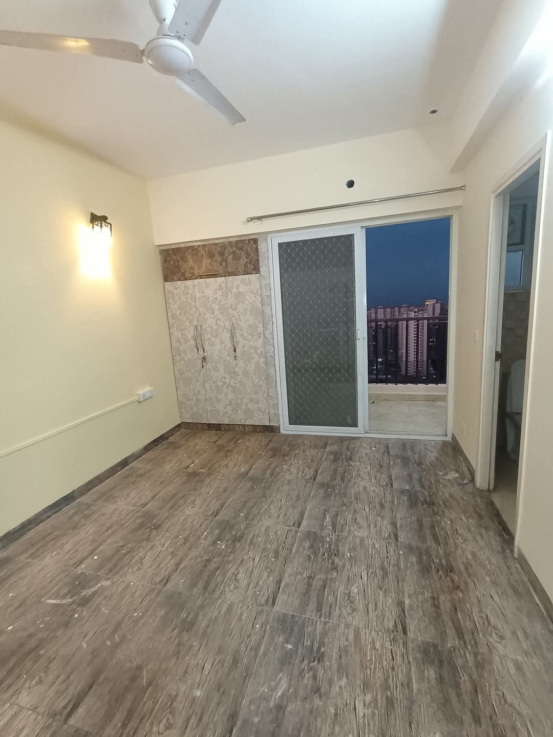 SKA Greenarch : 3 BHK Semi Furnished Flat for rent in Sector 16B, Noida Extension