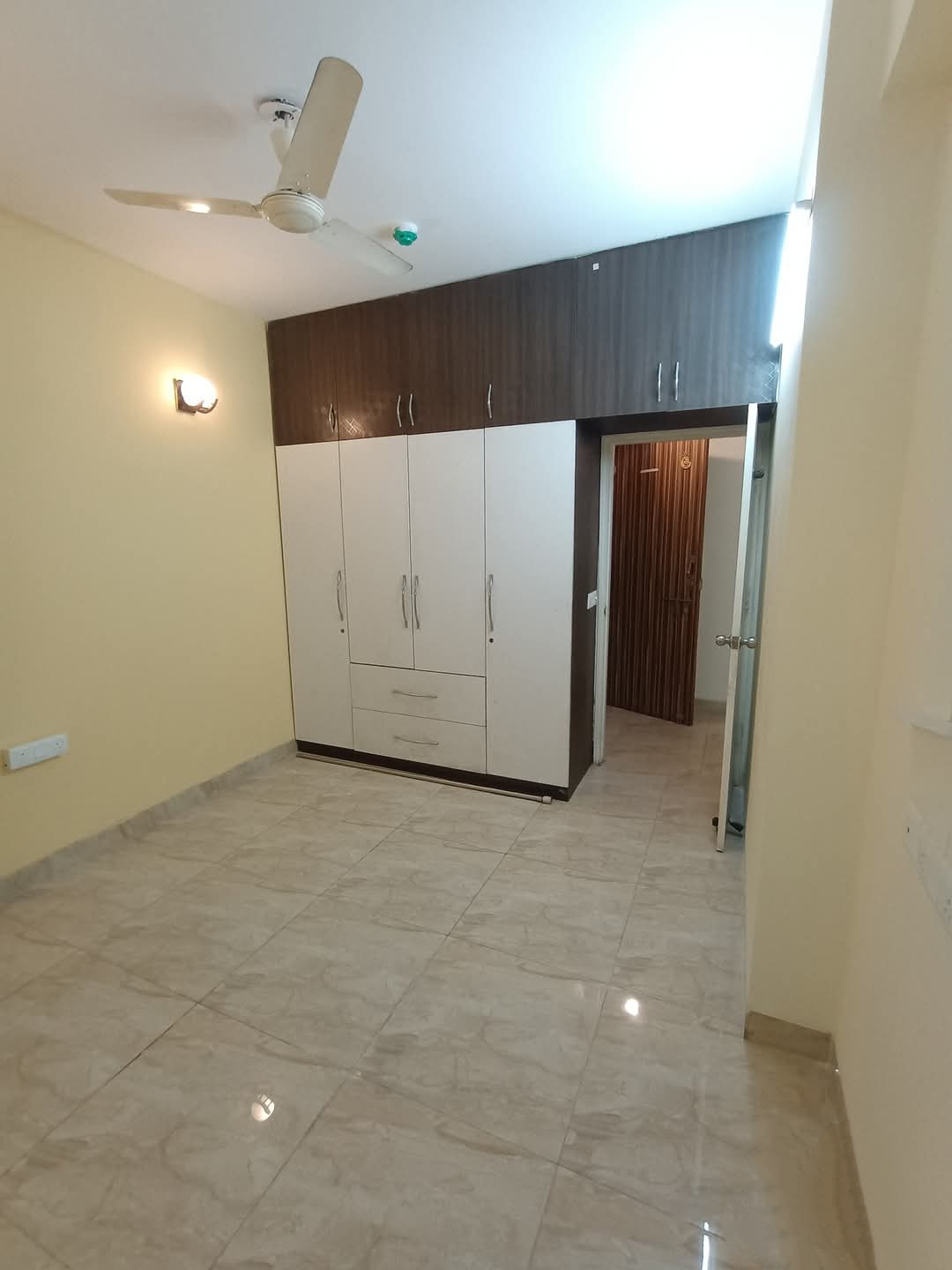SKA Greenarch : 3 BHK Semi Furnished Flat for rent in Sector 16B, Noida Extension