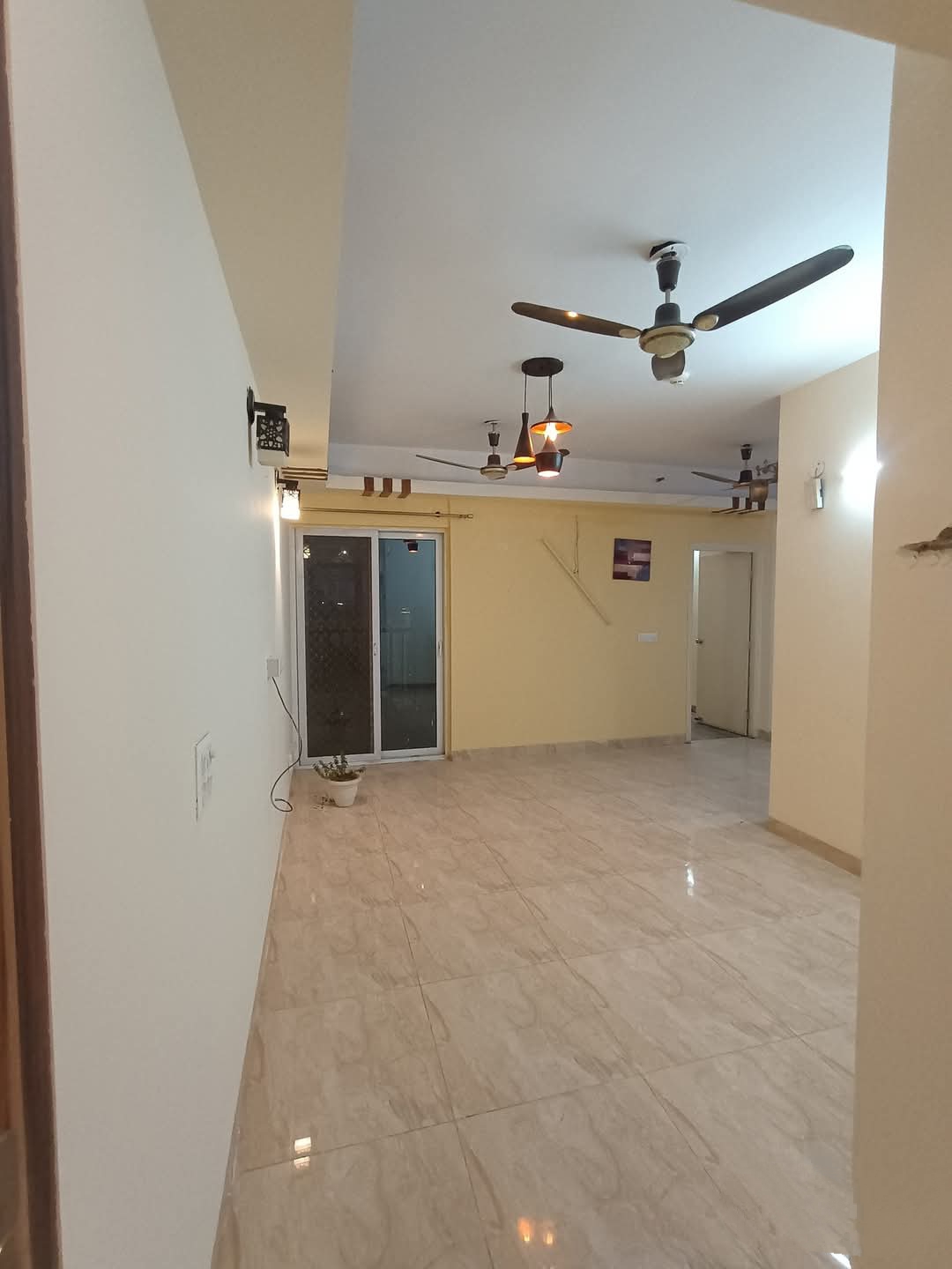 SKA Greenarch : 3 BHK Semi Furnished Flat for rent in Sector 16B, Noida Extension