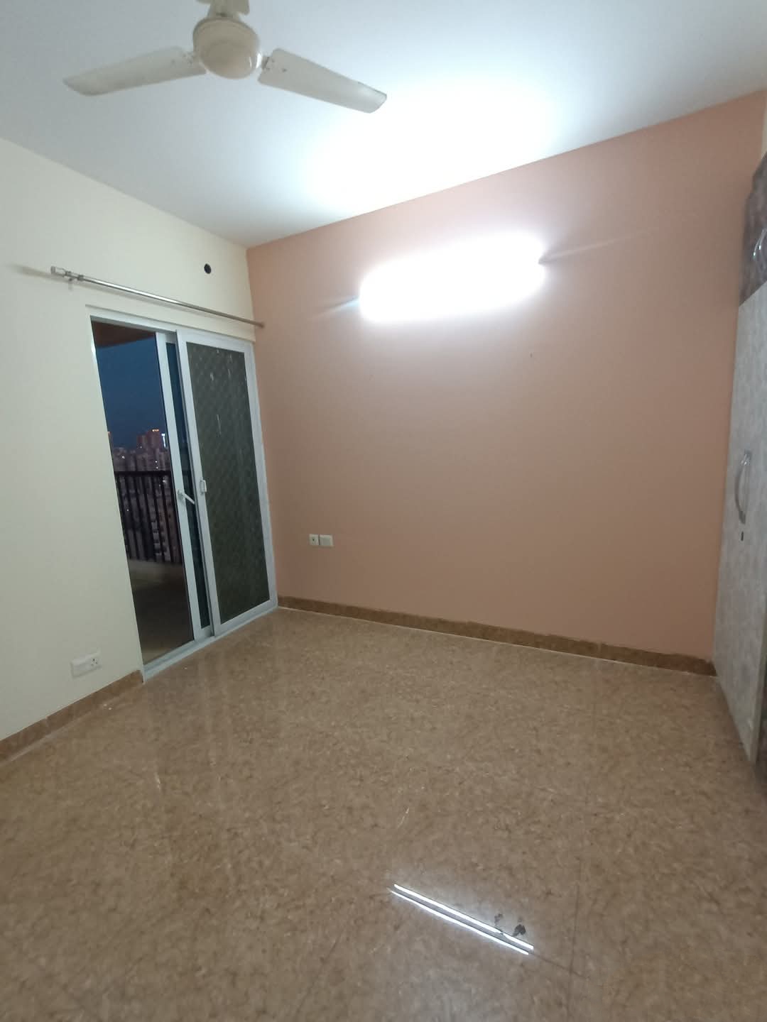 SKA Greenarch : 3 BHK Semi Furnished Flat for rent in Sector 16B, Noida Extension