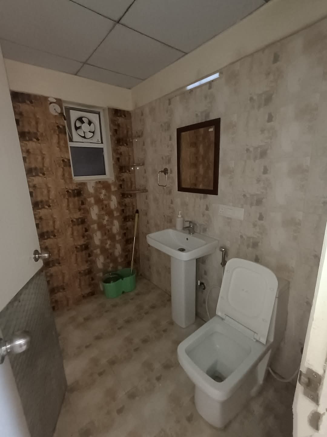 SKA Greenarch : 3 BHK Semi Furnished Flat for rent in Sector 16B, Noida Extension