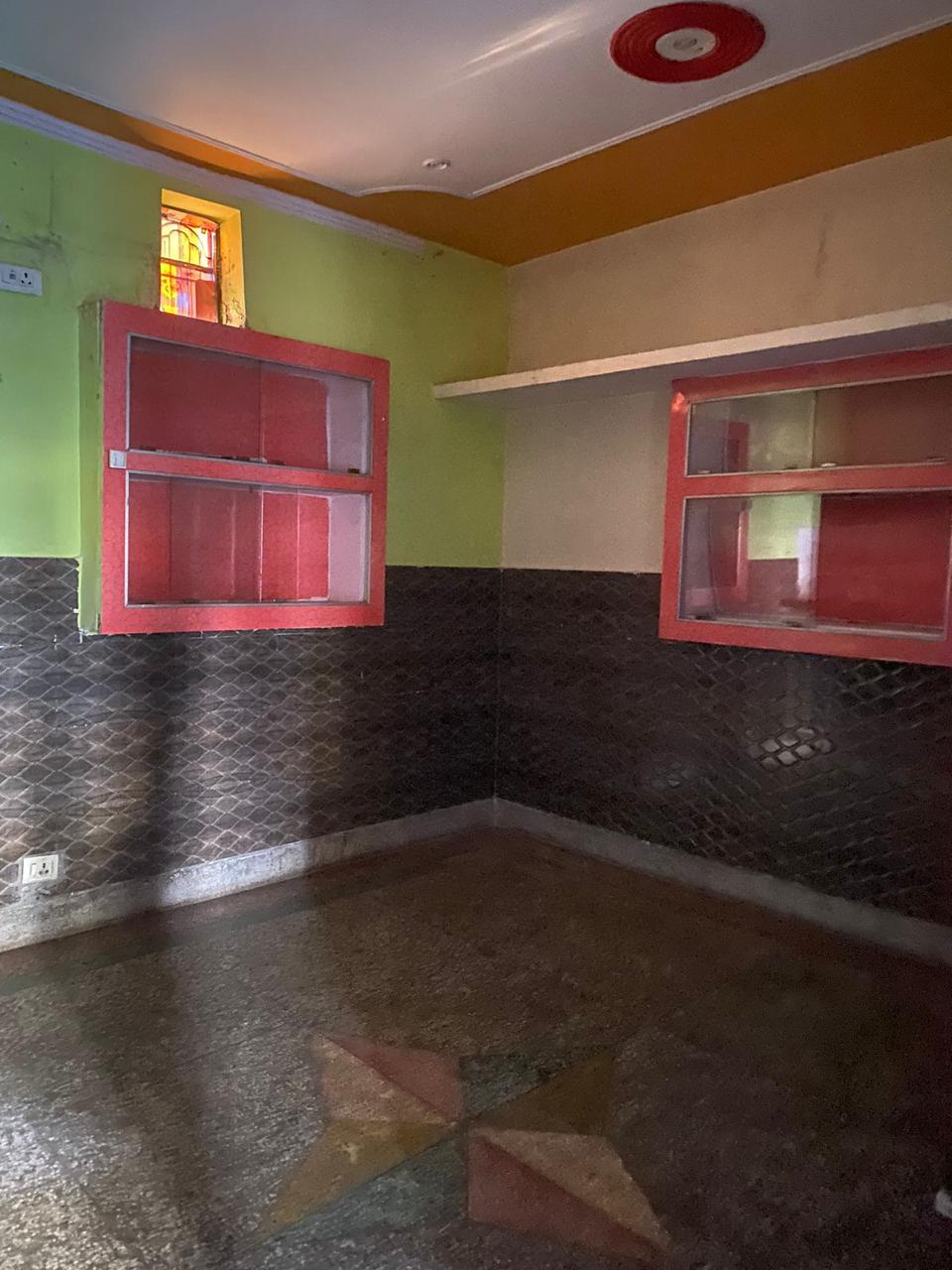 Hoshiarpur Village : 3BHK Semi Furnished Flat For Rent in Sector 51, Noida