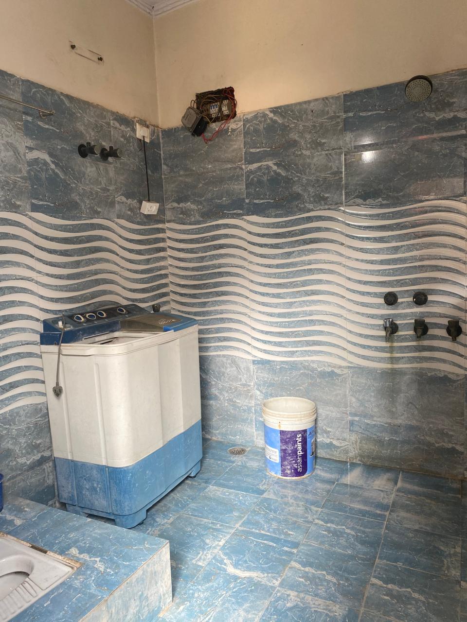 Hoshiarpur Village : 3BHK Semi Furnished Flat For Rent in Sector 51, Noida
