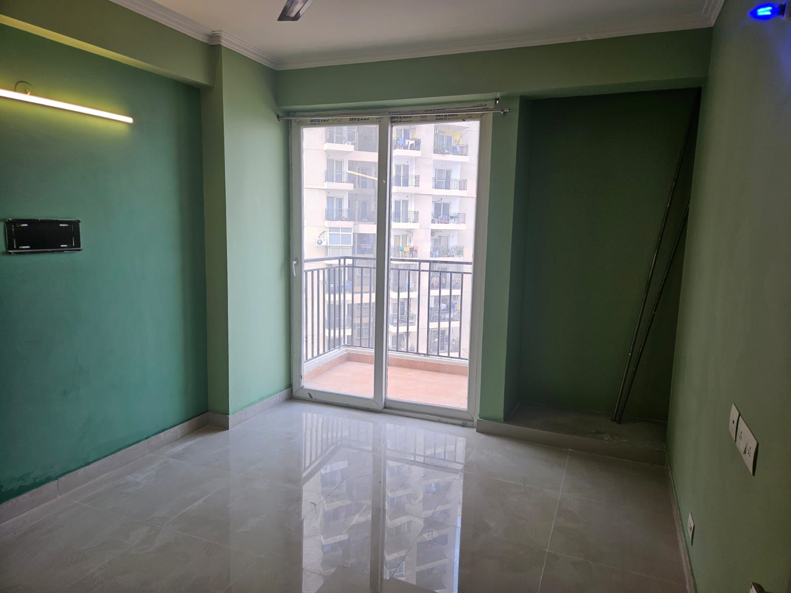 Spring Meadows : 3 BHK Semi Furnished Flat For Rent in TechZone 4, Noida Extension