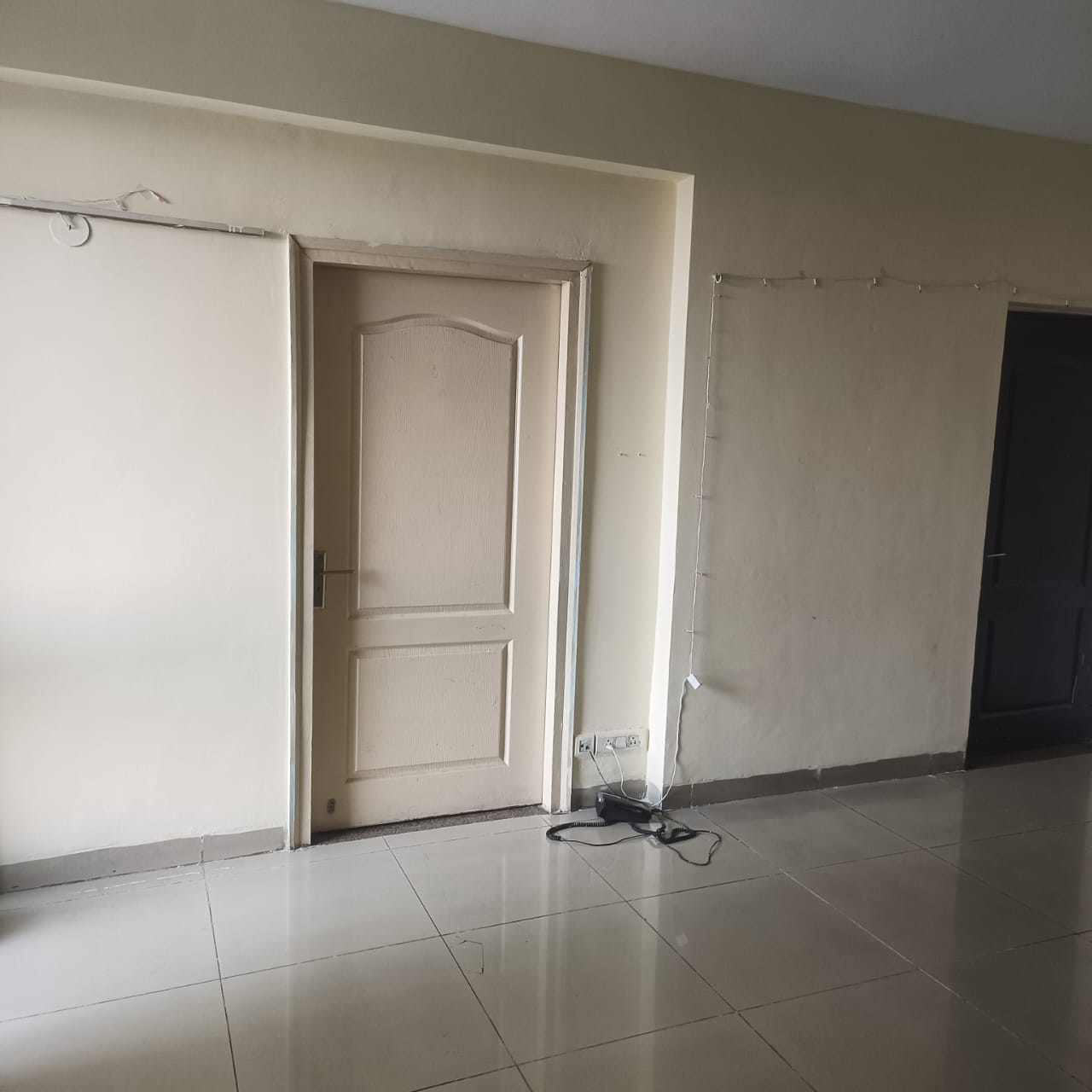 Stellar Jeevan : 1 Room in PreOccupied 3BHK Fully Furnished Flat For Rent in Sector 1, Noida Extension, Bisrakh Jalalpur