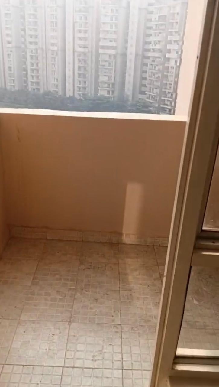 Supertech CapeTown : 2BHK Semi Furnished Flat For Rent in Sector 74, Noida
