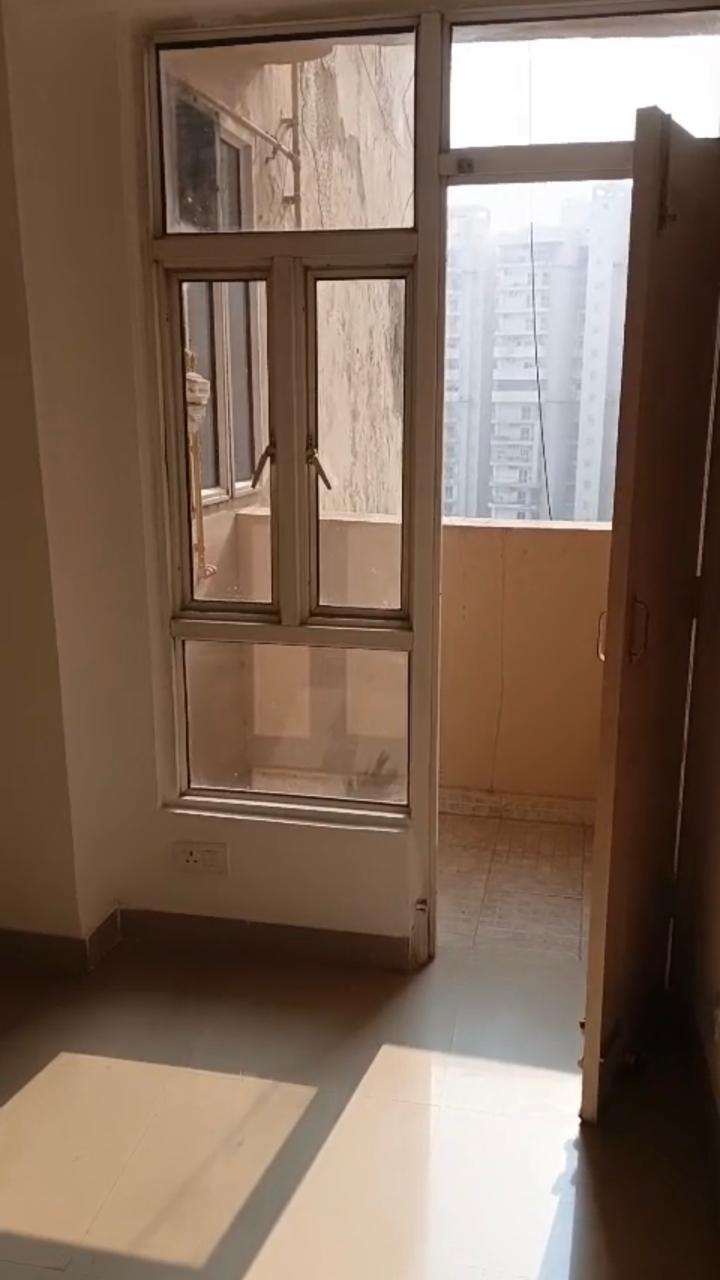 Supertech CapeTown : 2BHK Semi Furnished Flat For Rent in Sector 74, Noida