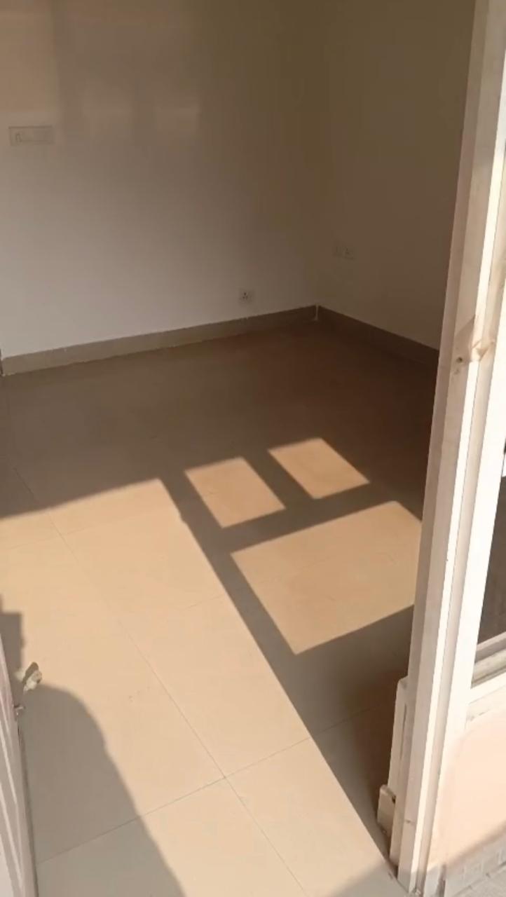 Supertech CapeTown : 2BHK Semi Furnished Flat For Rent in Sector 74, Noida