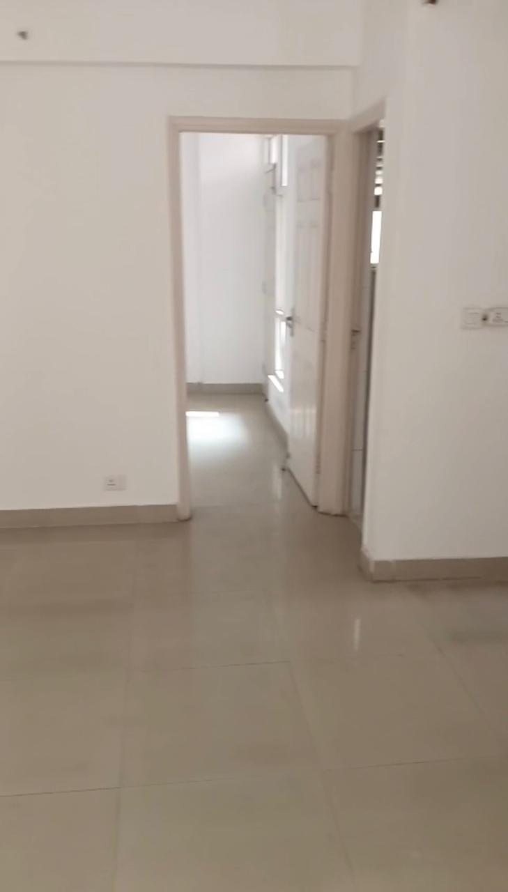 Supertech CapeTown : 2BHK Semi Furnished Flat For Rent in Sector 74, Noida