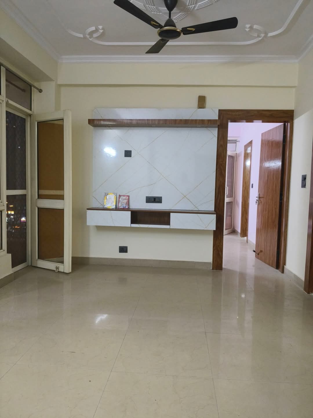 Supertech Eco Village 2 : 2 BHK Semi Furnished Flat For rent in Sector 16B, Noida Extension
