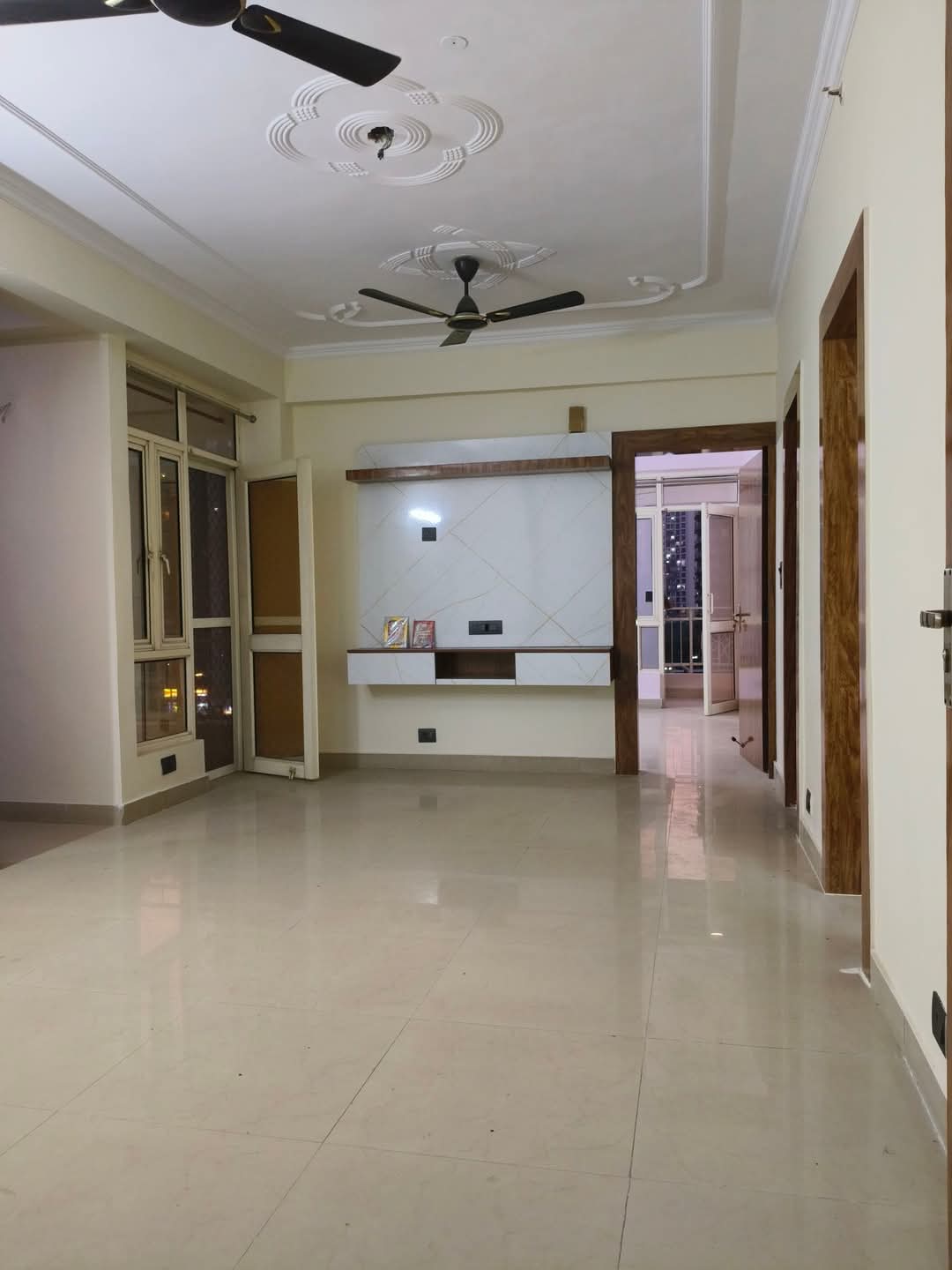 Supertech Eco Village 2 : 2 BHK Semi Furnished Flat For rent in Sector 16B, Noida Extension