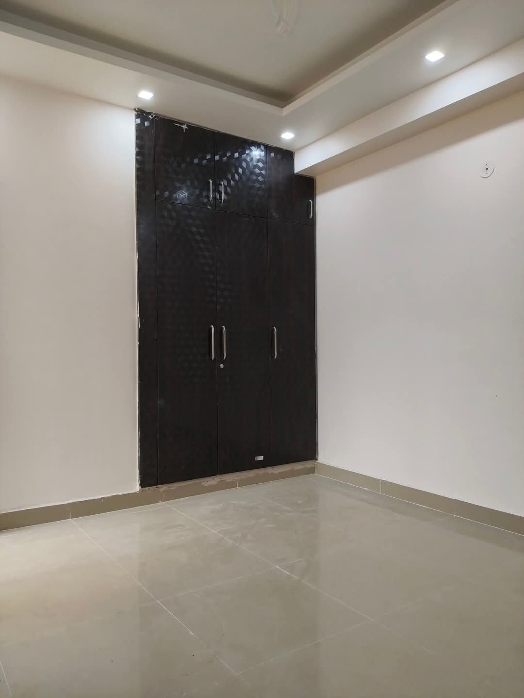 Supertech Eco Village 2 : 3 BHK Semi Furnished Flat for rent in Sector 16B, Noida Extension