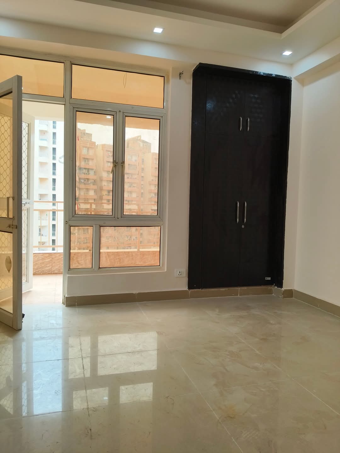 Supertech Eco Village 2 : 3 BHK Semi Furnished Flat for rent in Sector 16B, Noida Extension