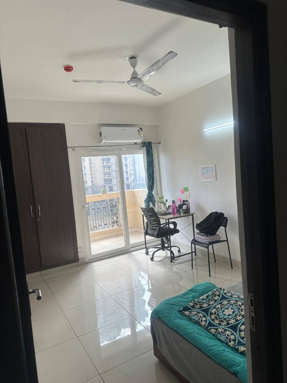 SUPERTECH THE ROMANO : 2 + 1 BHK Semi Furnished Flat for rent in Sector 118, Noida