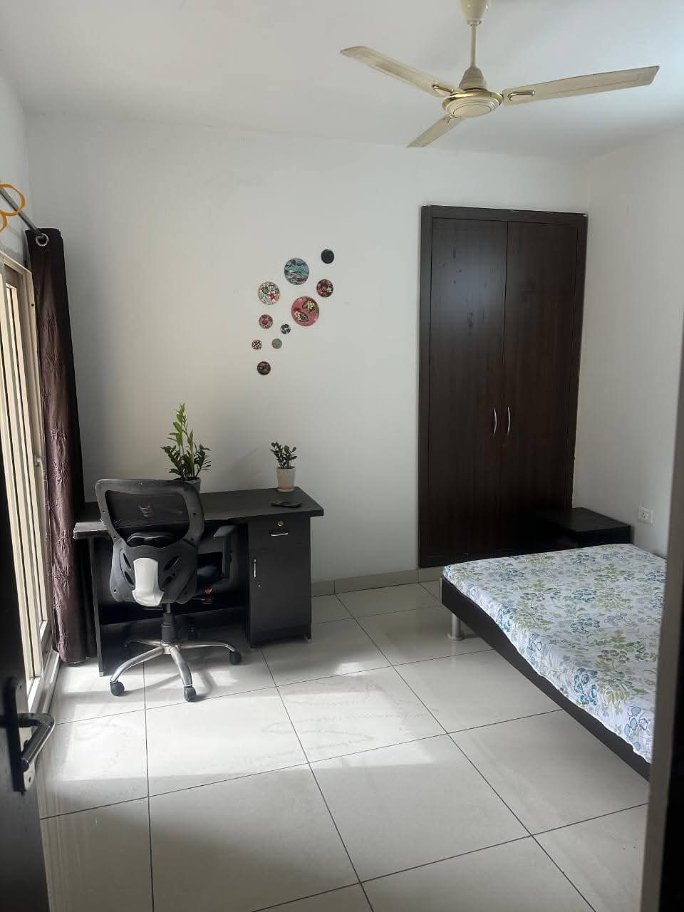 SUPERTECH THE ROMANO : 2 + 1 BHK Semi Furnished Flat for rent in Sector 118, Noida