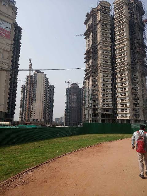 SUPERTECH THE ROMANO : 2 + 1 BHK Semi Furnished Flat for rent in Sector 118, Noida