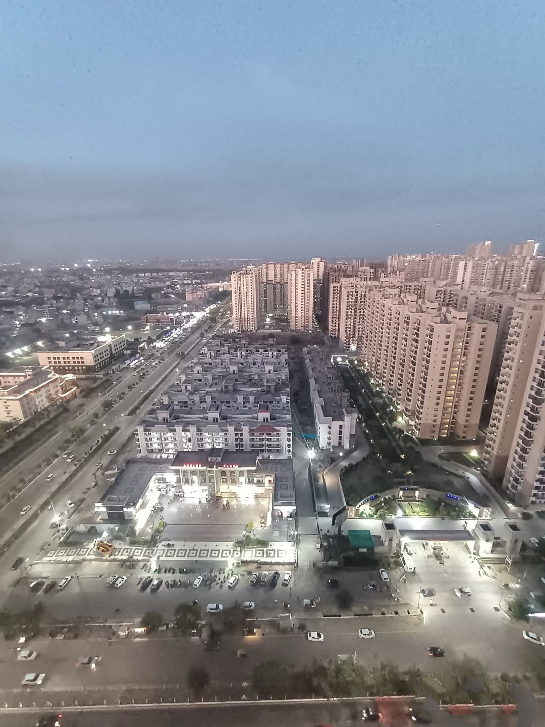 SKA Greenarch : 3 BHK Semi Furnished Flat for rent in Sector 16B, Noida Extension