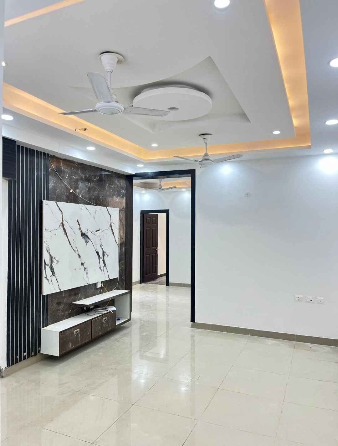 Panchsheel Greens 1 : 3 BHK Semi Furnished Flat for rent in Sector 16B, Noida Extension