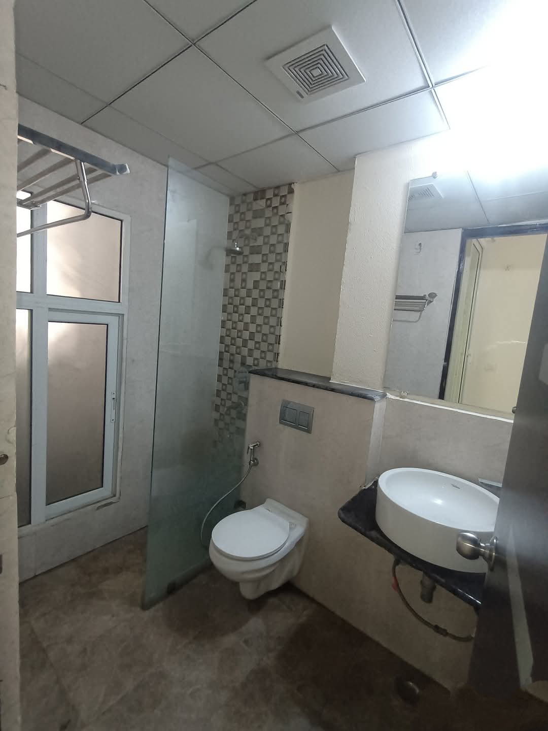 Panchsheel Greens 1 : 3 BHK Semi Furnished Flat for rent in Sector 16B, Noida Extension