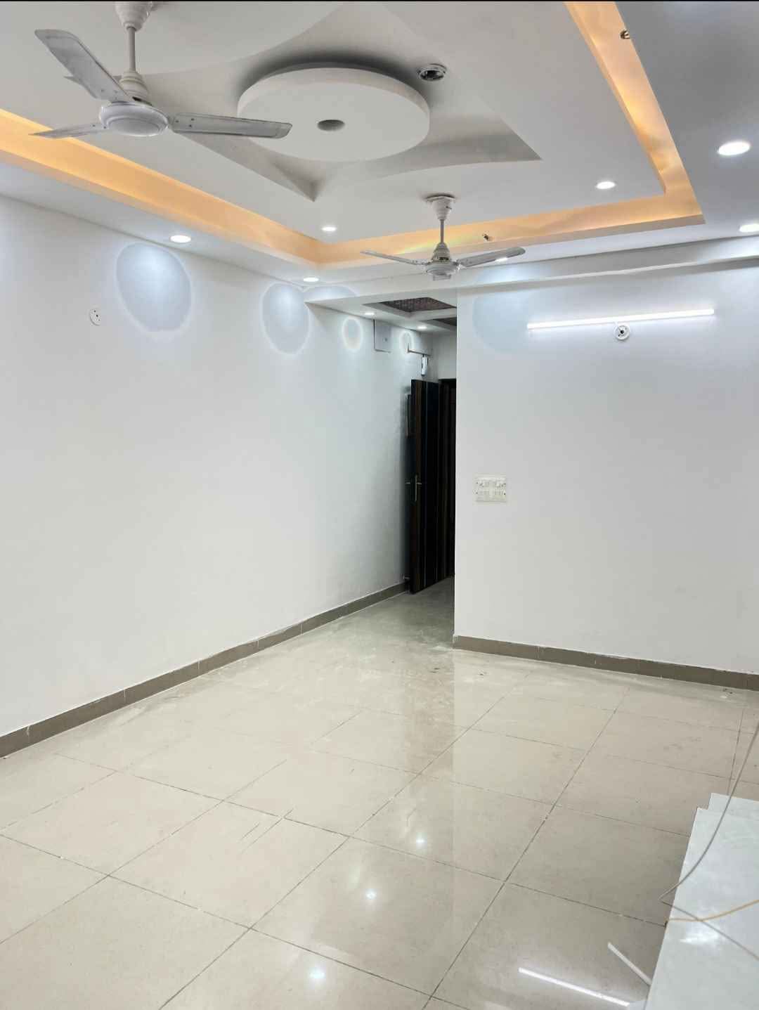 Panchsheel Greens 1 : 3 BHK Semi Furnished Flat for rent in Sector 16B, Noida Extension
