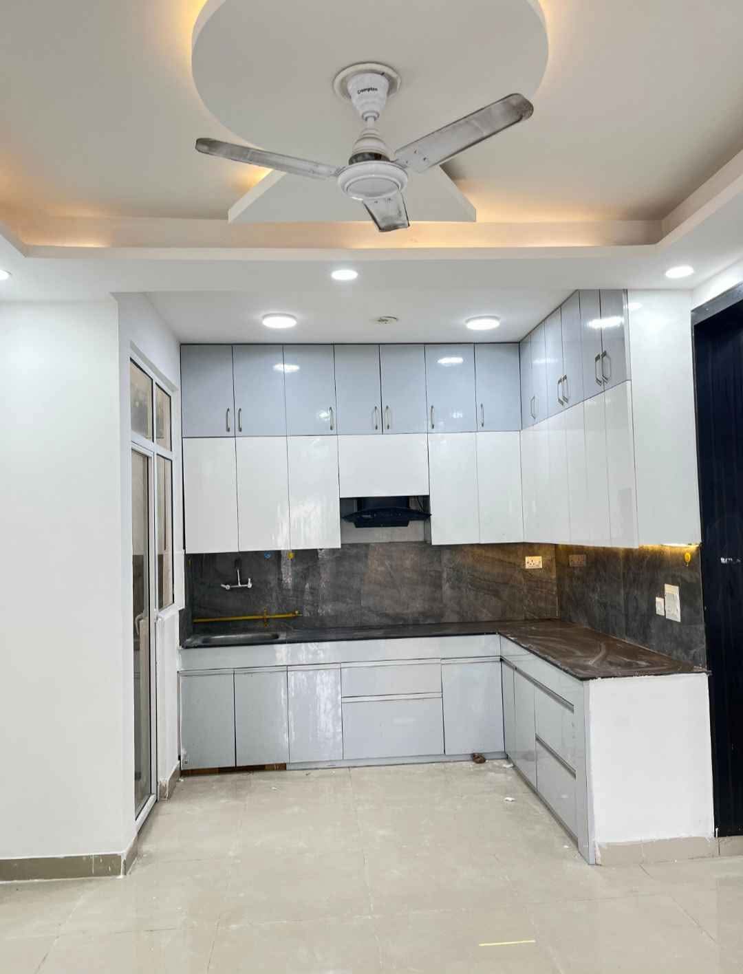 Panchsheel Greens 1 : 3 BHK Semi Furnished Flat for rent in Sector 16B, Noida Extension