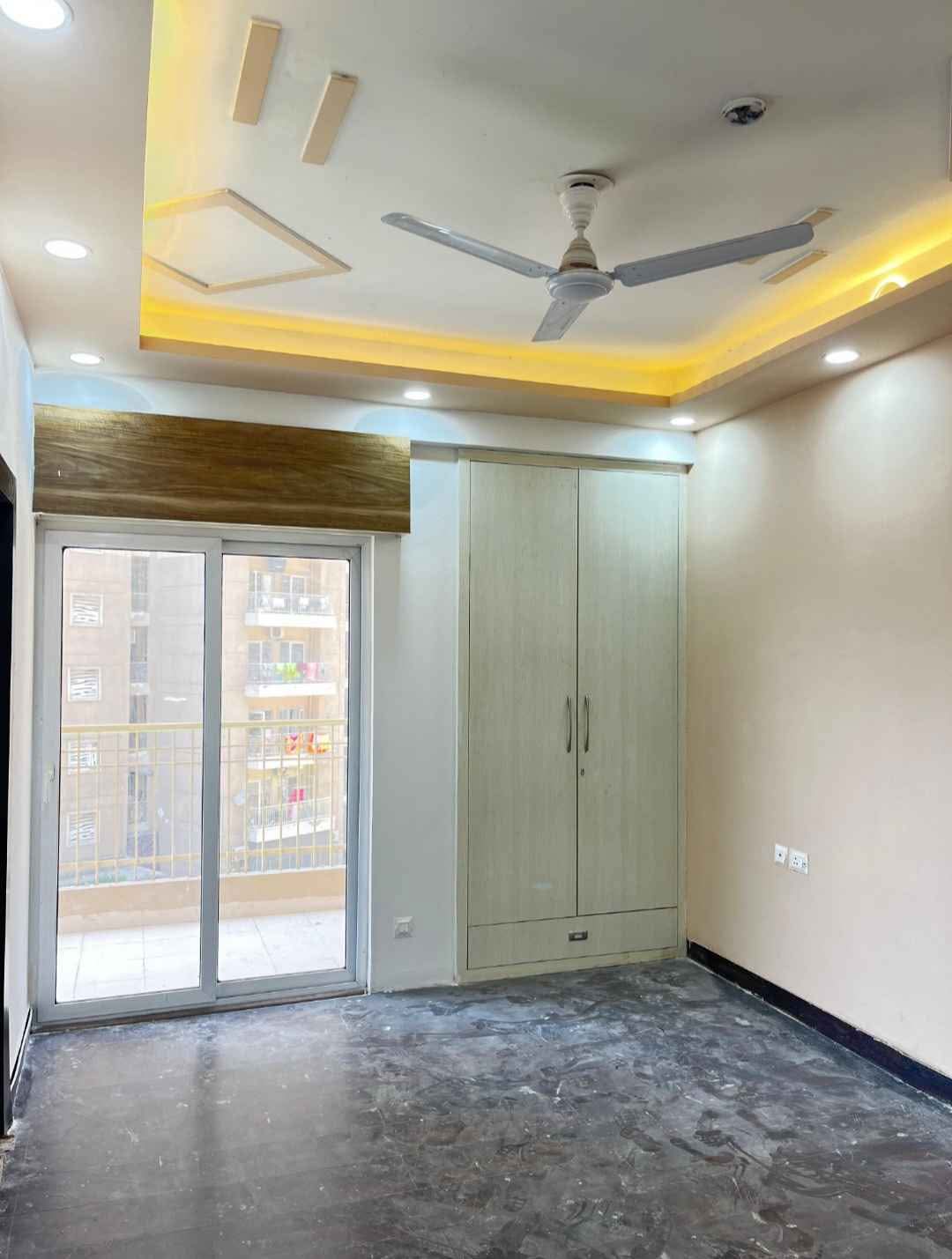 Panchsheel Greens 1 : 3 BHK Semi Furnished Flat for rent in Sector 16B, Noida Extension