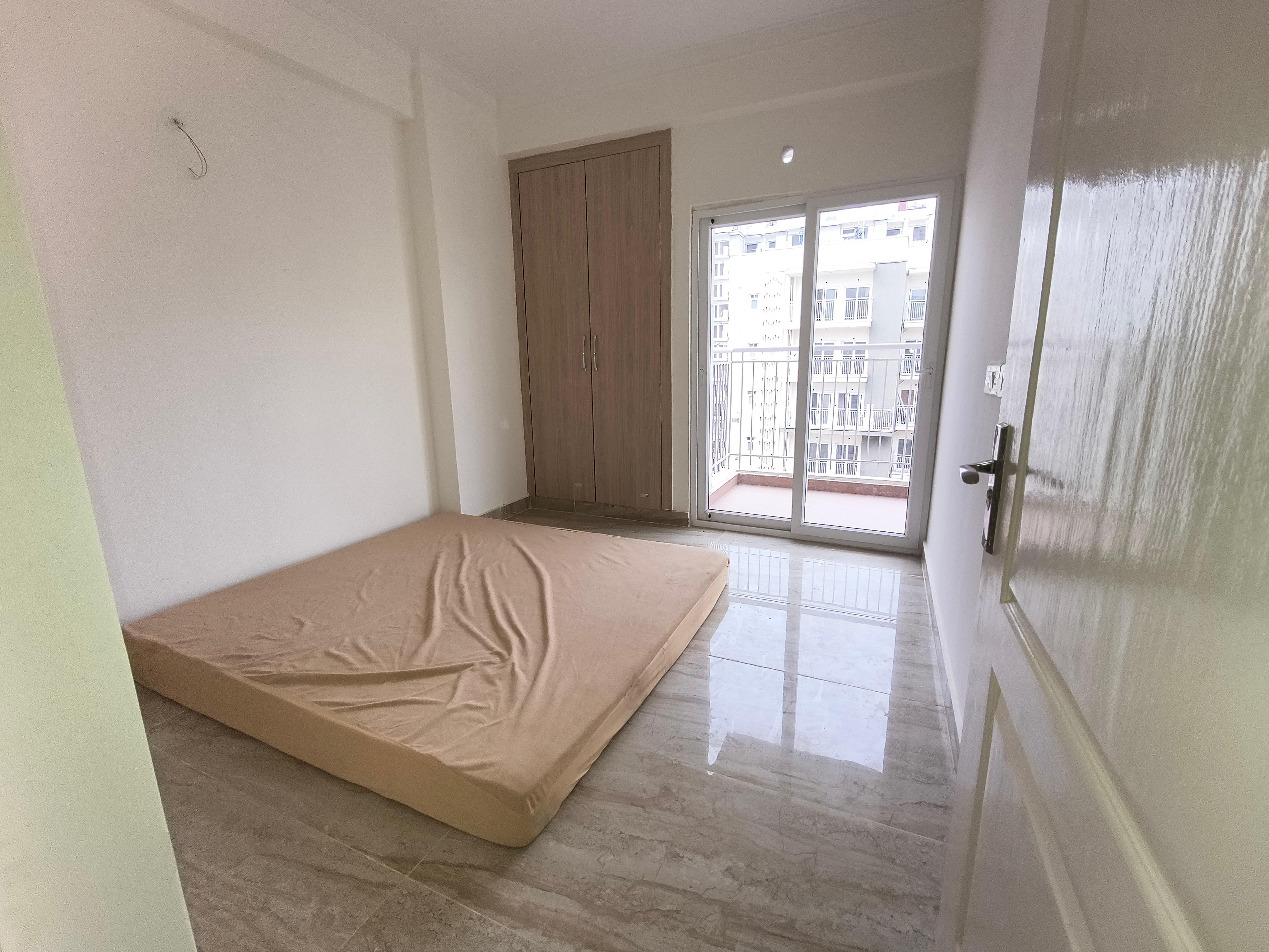 Trident Embassy Reso : 3 BHK Semi Furnished Flat For Rent in Sector 1, Noida Extension, Bisrakh Jalalpur