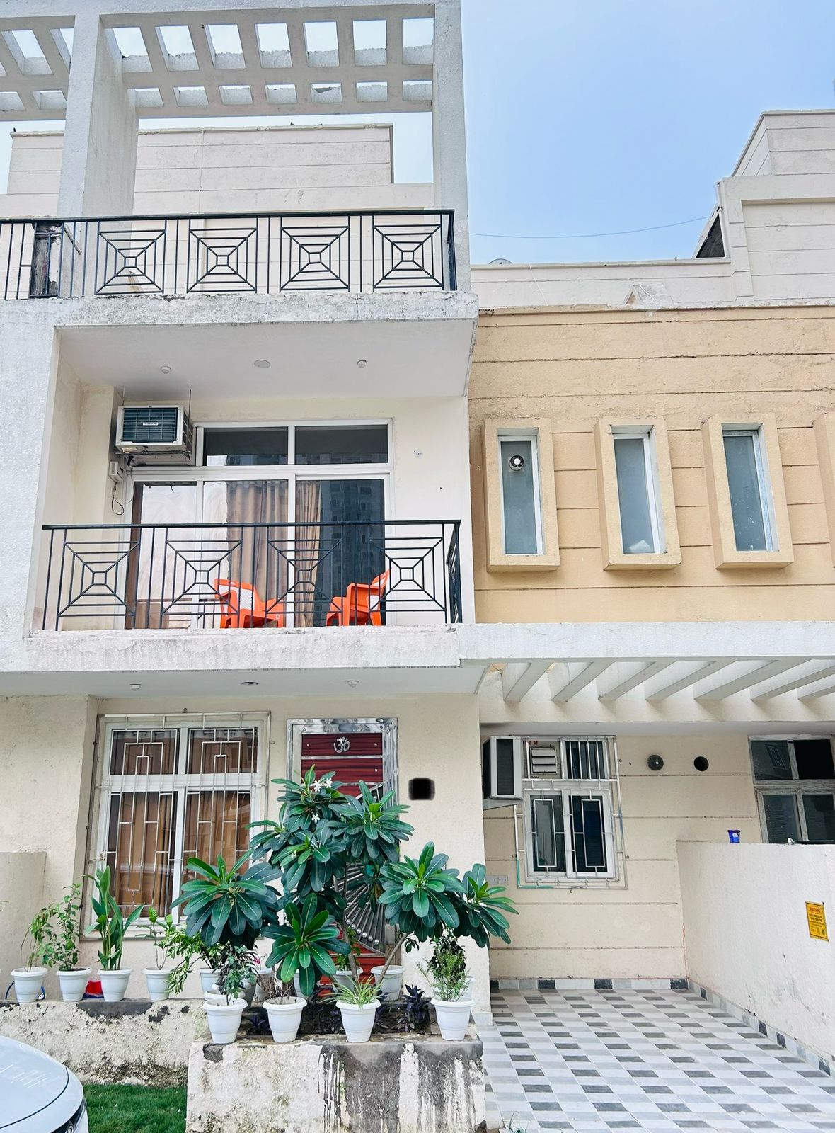 Amrapali Dream Valley : 5 BHK Semi Furnished Villa for rent in TechZone 4, Noida Extension