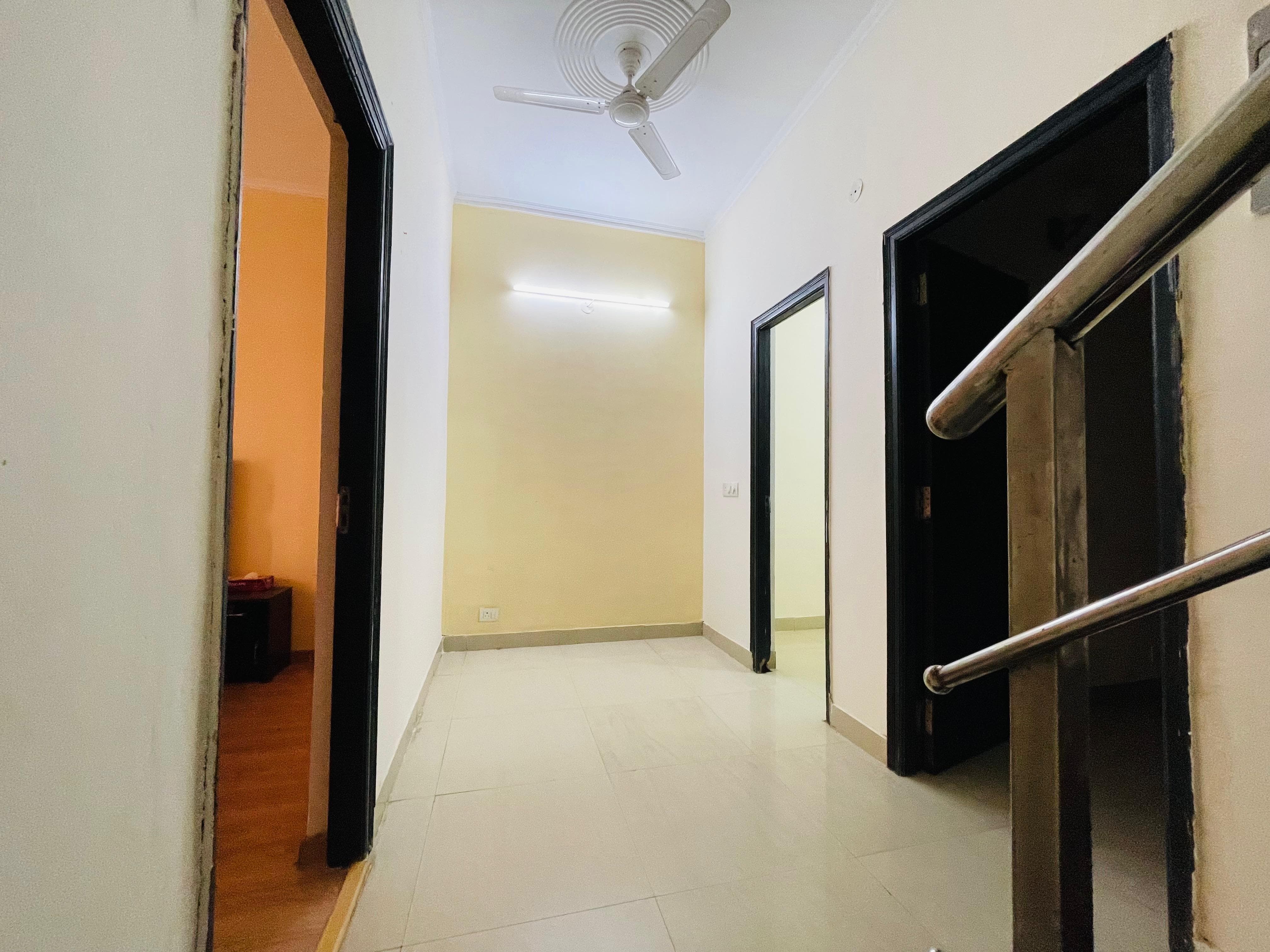 Amrapali Dream Valley : 5 BHK Semi Furnished Villa for rent in TechZone 4, Noida Extension