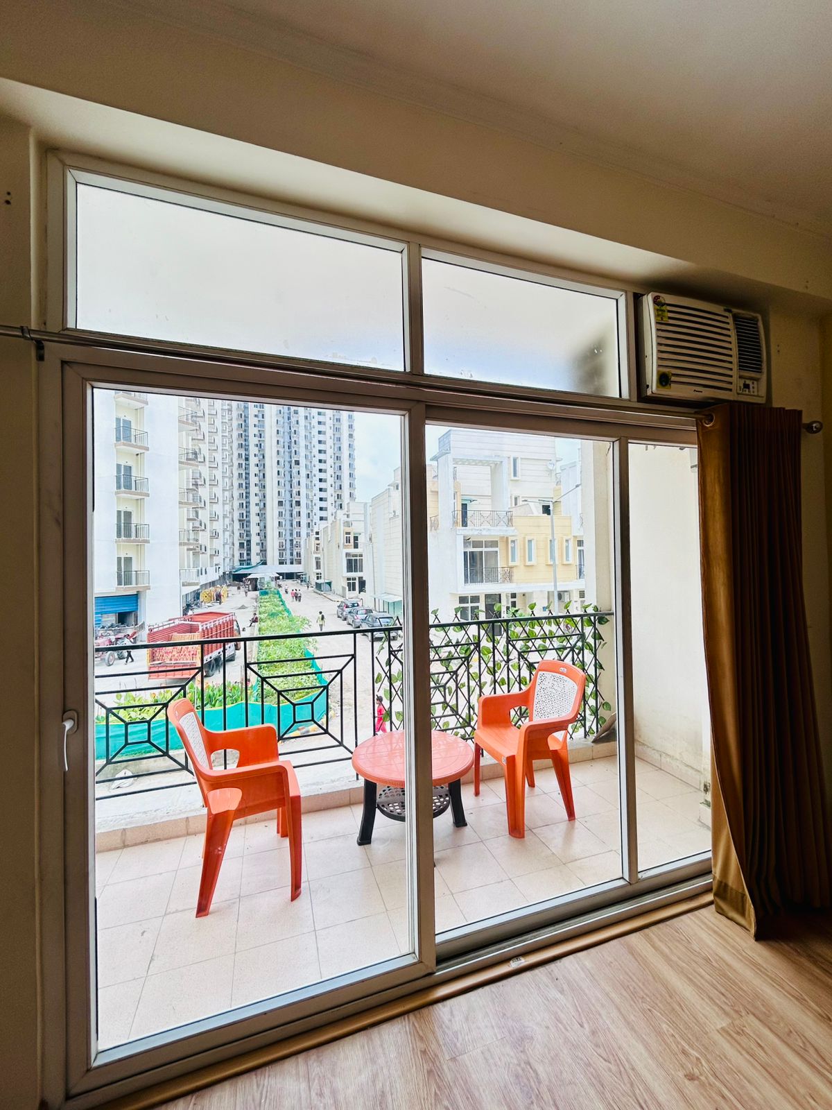 Amrapali Dream Valley : 5 BHK Semi Furnished Villa for rent in TechZone 4, Noida Extension